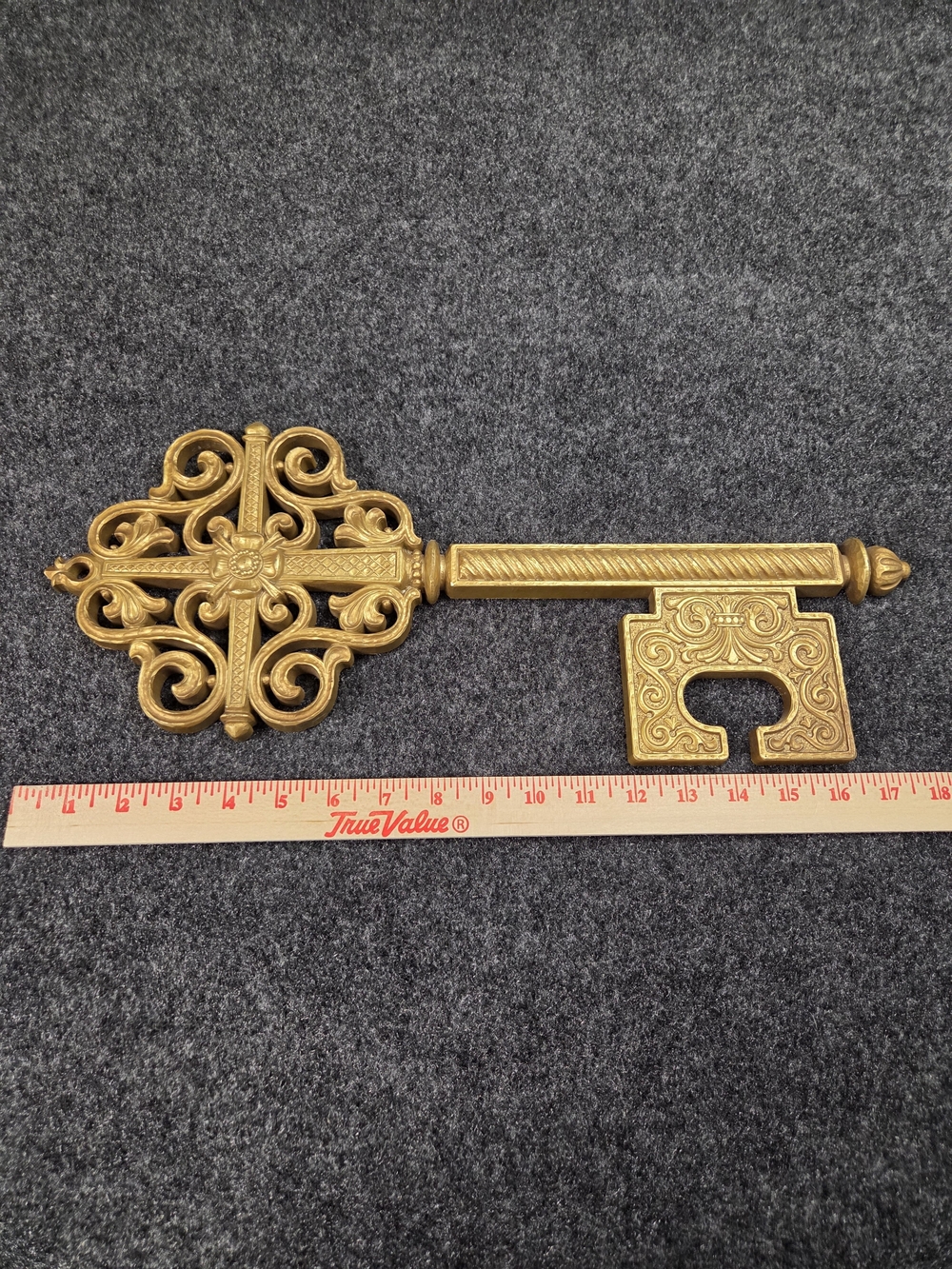 Vintage Syroco Gold Skeleton Key Wall Decor 18" MCM Hollywood Regency USA